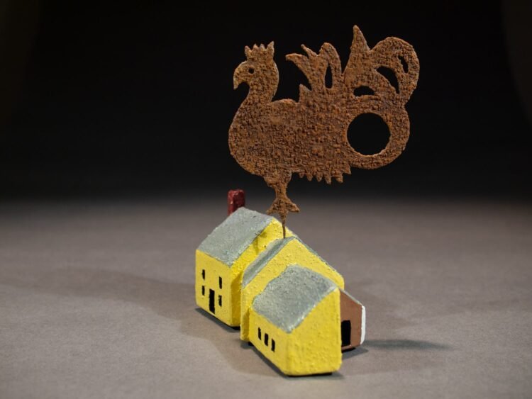 Rooster-House-Sculpture-by-Rob-Keller-2
